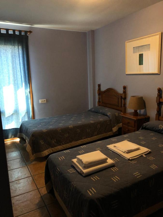 apartamentos turisticos san juan de la peña Santa Cruz De La Seros Bagian luar foto