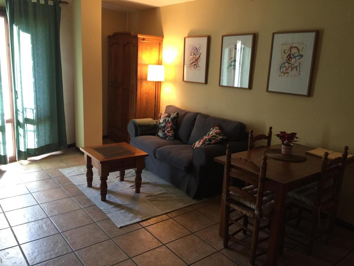 apartamentos turisticos san juan de la peña Santa Cruz De La Seros Bagian luar foto