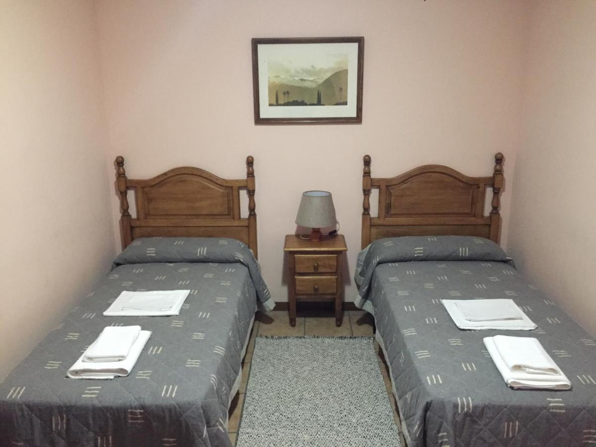 apartamentos turisticos san juan de la peña Santa Cruz De La Seros Bagian luar foto