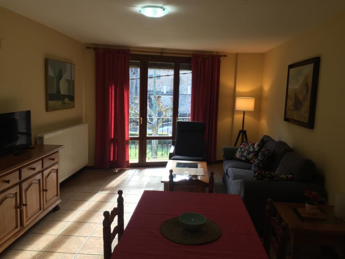 apartamentos turisticos san juan de la peña Santa Cruz De La Seros Bagian luar foto