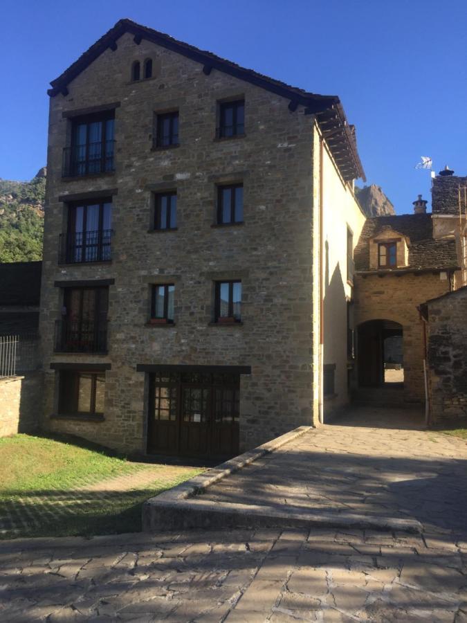 apartamentos turisticos san juan de la peña Santa Cruz De La Seros Bagian luar foto