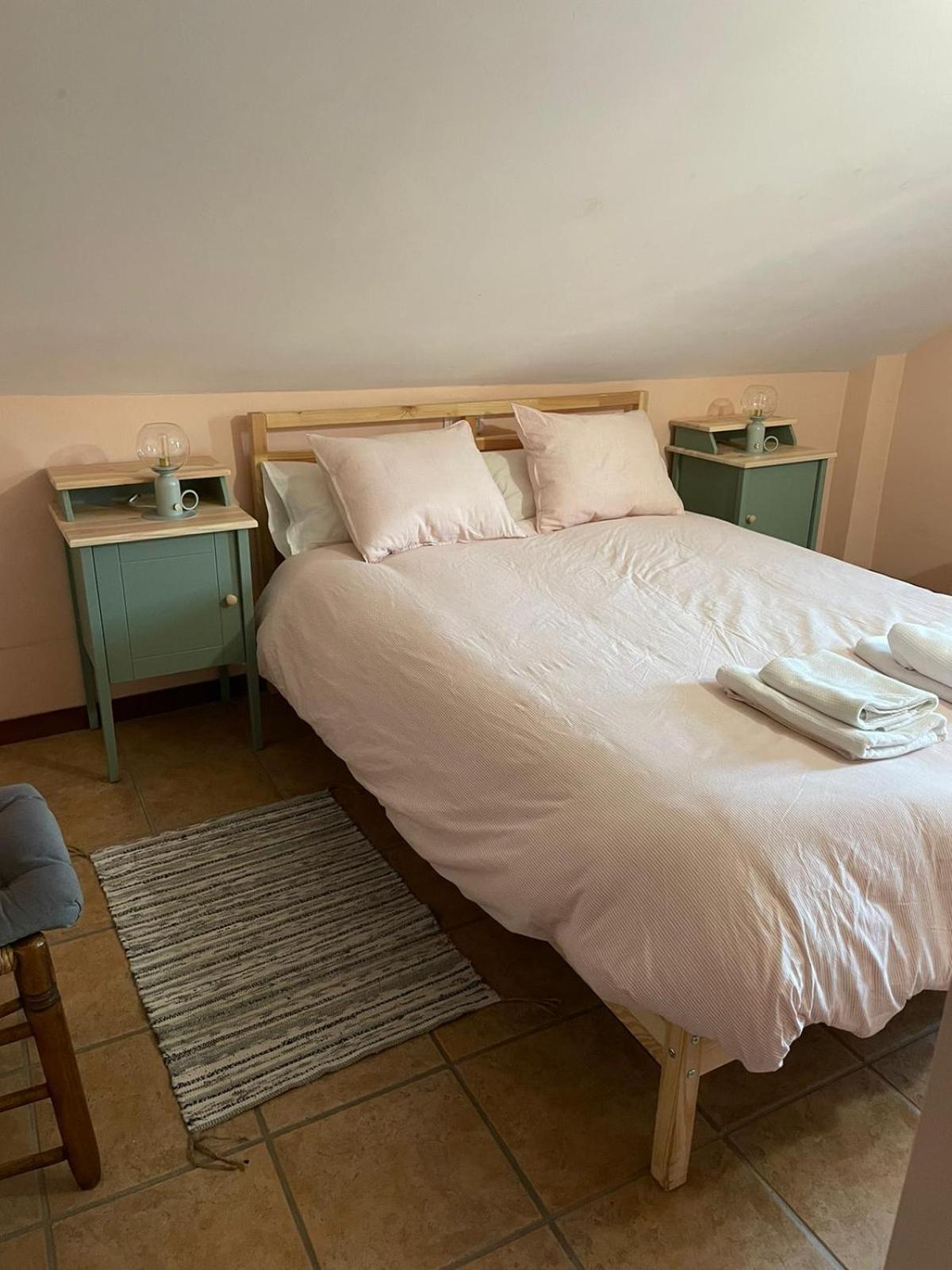 apartamentos turisticos san juan de la peña Santa Cruz De La Seros Bagian luar foto